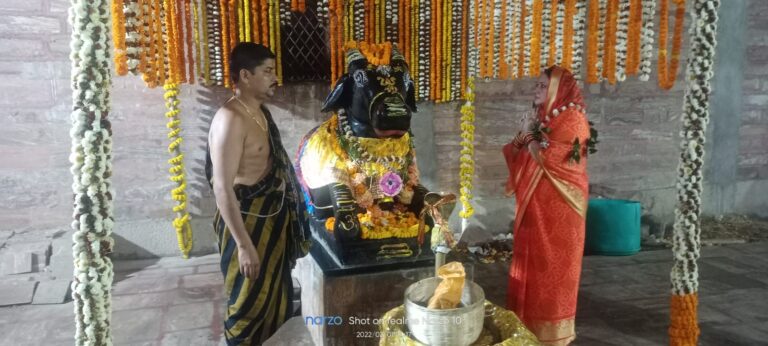 ଉତ୍ସବମୁଖର ବାବା ଆଖଣ୍ଡଳମଣିଙ୍କ ପୀଠ,ପହିଲି ଭୋଗ ଅର୍ପଣ କଲେ କନିକାରାଣୀ