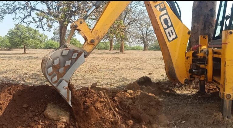 ଡାବୁଗାଁ ବ୍ଲକରେ NREGS ଦୁର୍ନୀତିର  ଖୁଲୁଛି ଗୁମର,ଶ୍ରମିକ ବଦଳରେ ଲାଗୁଛି ମେସିନ