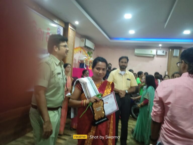 ବାଲମତିକୁ ମମତା ସ୍କିମରେ ଜିଲ୍ଲାର ବେଷ୍ଟ ଅଙ୍ଗନବାଡି ଭାବରେ ଫାଷ୍ଟ ପ୍ରାଇଜ ଦେଲେ ଜିଲ୍ଲାପାଳ