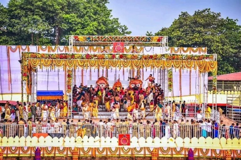 ସ୍ନାନବେଦୀରେ ଚତୁର୍ଦ୍ଧାମୂର୍ତ୍ତୀ